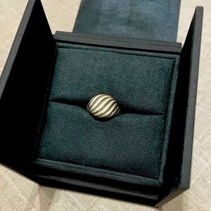 DAVID YURMAN Sterling silver woman’s cable ring.